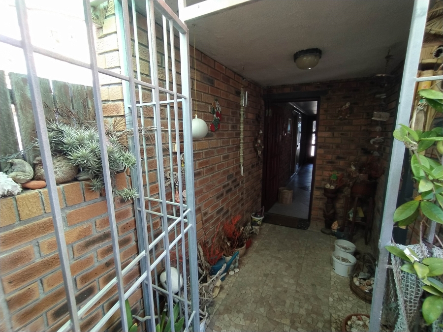 6 Bedroom Property for Sale in De Kelders Western Cape